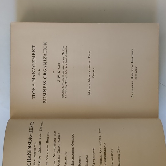 Modern Merchandising: Store Management and Business Organization - 1927 - Picture 6 of 11